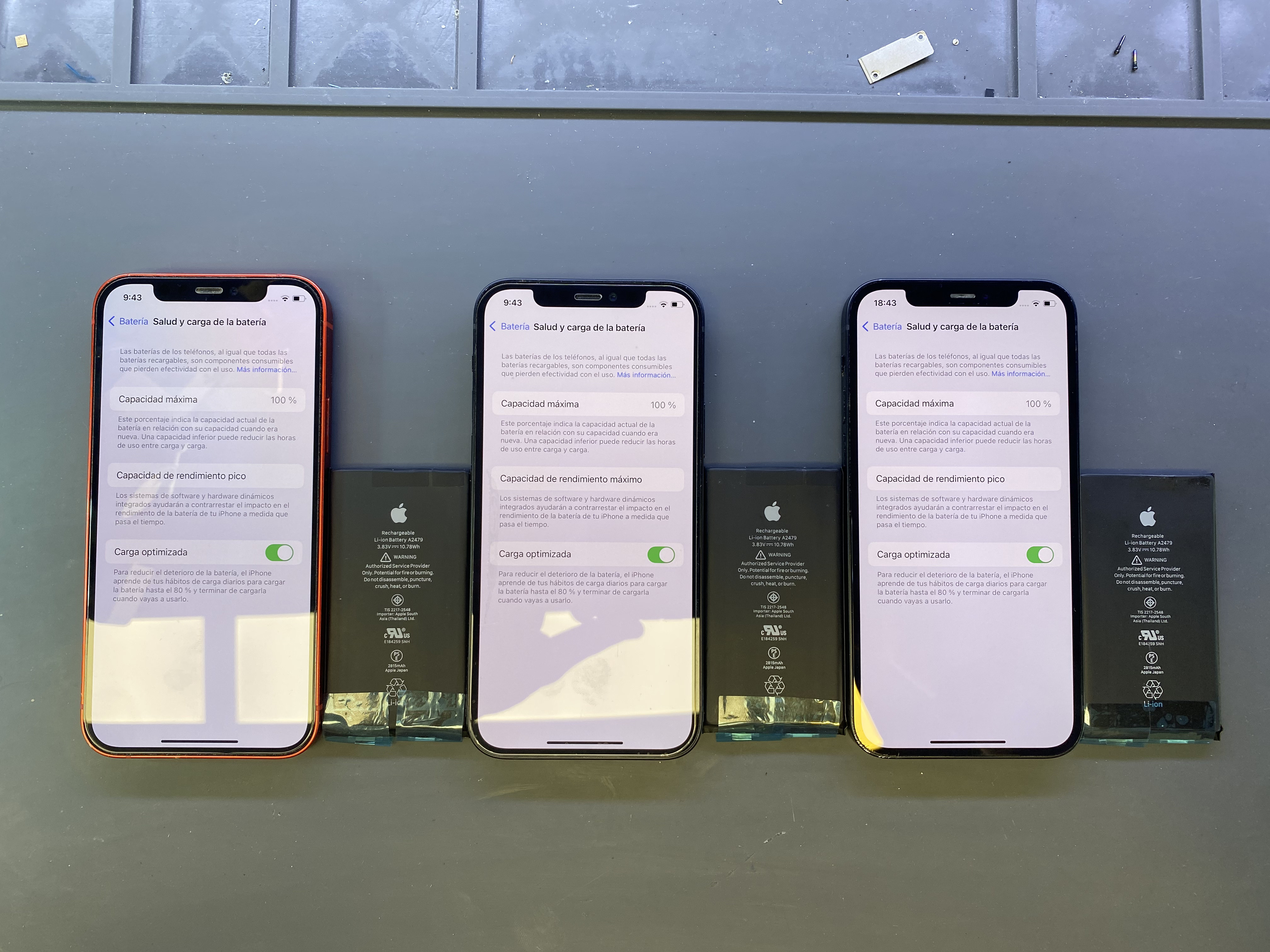 Tres iPhones con baterías reemplazadas mostrando 100% de salud de batería